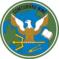 Векторный клипарт: U.S. Navy Commander, Submarine Group 9 (COMSUBGRU Nine), эмблема