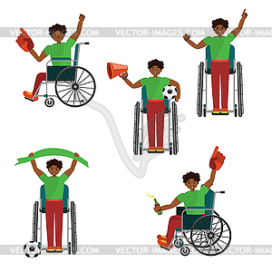 Афро-американский футбольный фанат в инвалидной коляске - клипарт в векторном виде