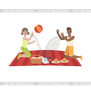 Пара играть в мяч на пикник - векторизованный клипарт