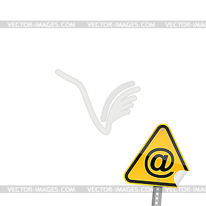 Желтый дорожный знак с символом электронной почты - иллюстрация в векторе