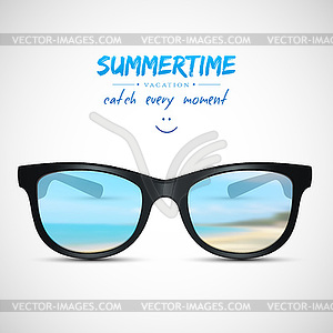 Летние солнечные очки с отражением пляже - клипарт Royalty-Free