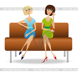 Две молодые женщины сидят на диване - клипарт в формате EPS