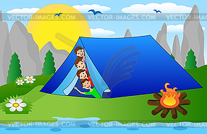 Дети выглядывают из туристической палатке на берегу реки - стоковый клипарт