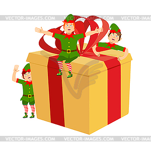 Подарочные коробки и рождественские эльфы. Эльф помощник Санта - векторизованное изображение