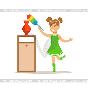 Девочка вычищать Пыль вазой с щеткой Улыбаясь - изображение в векторе