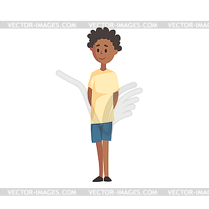 Застенчивый Черный Мальчик в футболку и шорты, часть - векторное изображение