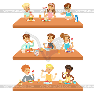Дети едят Brekfast и обед питания и питьевой - векторизованное изображение клипарта
