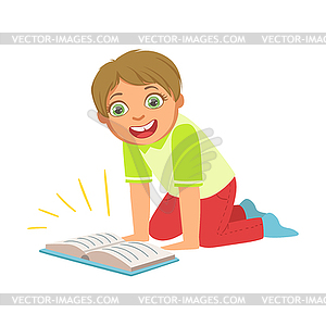 Мальчик Смеясь чтение книги, часть детей любящих - клипарт в векторе / векторное изображение