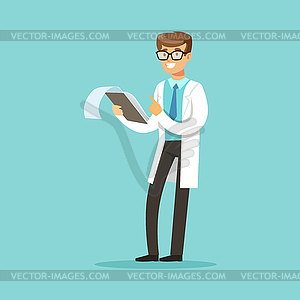 Улыбающийся доктор характер стоя и чтение - изображение в векторном формате