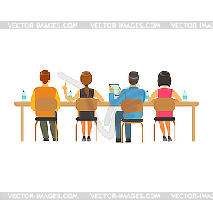 Студенты, сидящие на столах и слушающие колледж - векторный рисунок