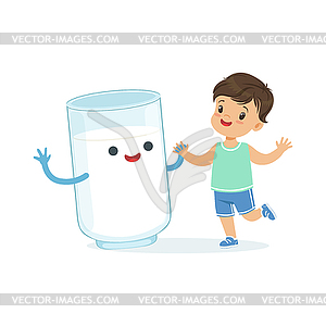 Симпатичный маленький мальчик и смешное молочное стекло с улыбкой - клипарт в векторе