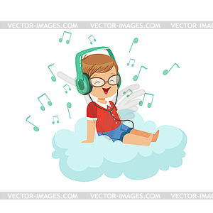 Симпатичный маленький мальчик, сидящий на облаке, слушать музыку - рисунок в векторном формате