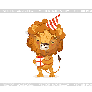 Молодой персонаж мультяшный лев в шляпе и - векторное изображение клипарта