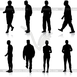 Черный силуэт группы людей, стоящих в variou - векторный дизайн