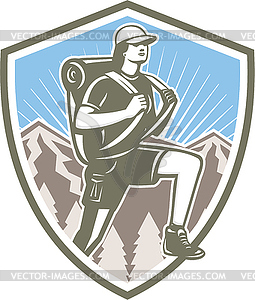 Женский туристы Пешие прогулки Mountain Shield Ретро - векторный клипарт EPS