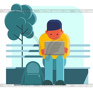 Человек, работающий на ноутбуке на улице - иллюстрация в векторе