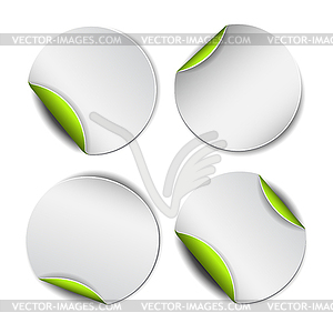 Набор белых круглых наклеек с зеленым спинках - векторный клипарт EPS