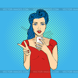 Поп-арт женщина лицо с открытым ртом, холдинг телефон - изображение в векторе